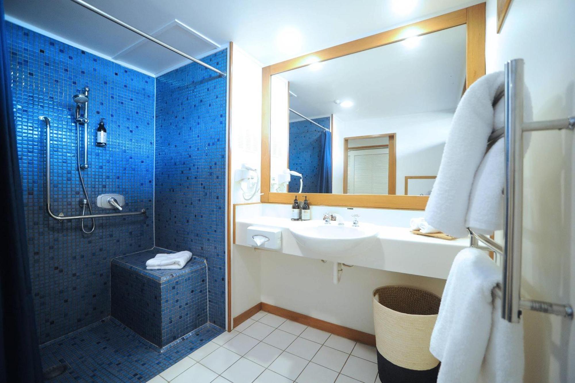 Superior Room One Queen Bed One Single Bed Non Smoking