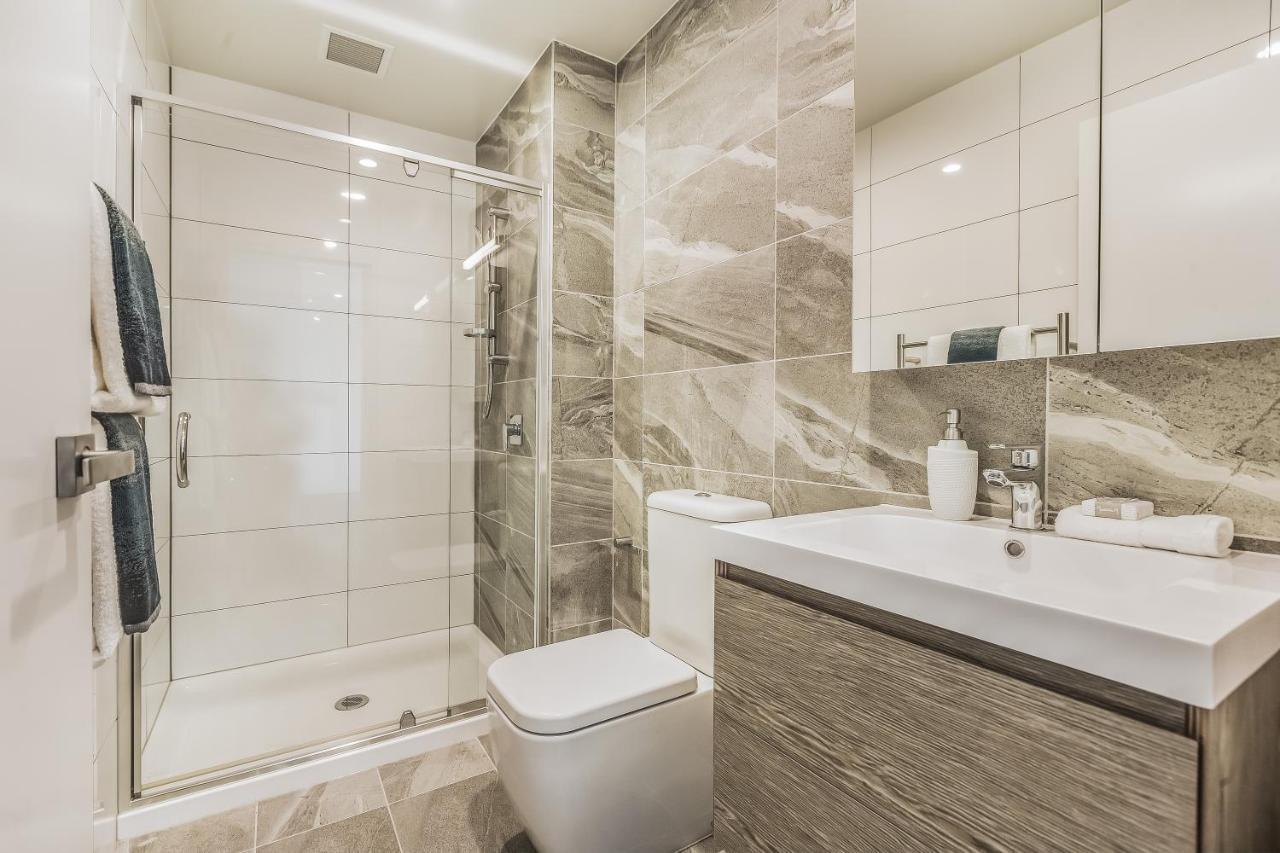Deluxe One-Bedroom Suite Secured
