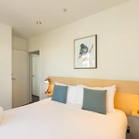 Auckland Harbour Suites-3